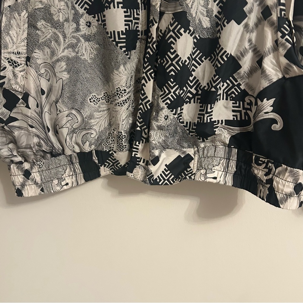 Black‎ and White Patterned Jacket - image 8